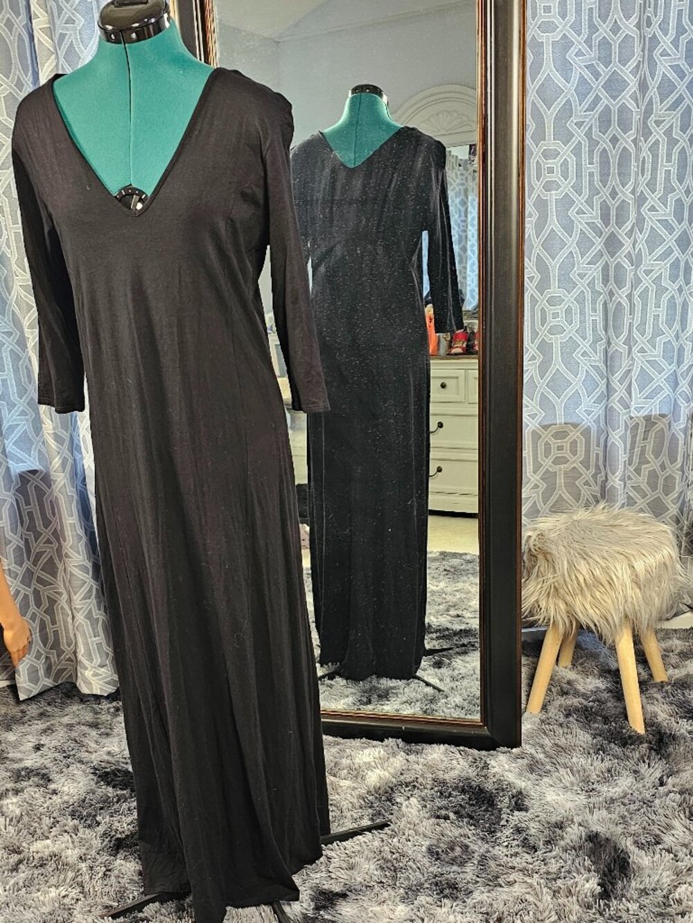 Adrienne Vittadini Black V‑Neck Long Sleeve Maxi Dress – Size L – Jersey Knit